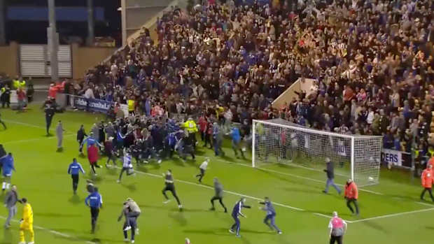 tottenham-upset-fans-storm-field.png